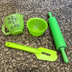 Tupperware Baking Set